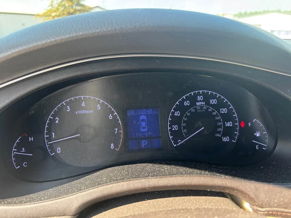 2013 Hyundai Genesis - Image 2 of 12