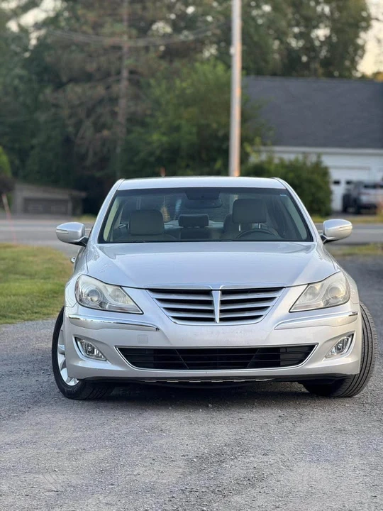 2013 Hyundai Genesis - Image 8 of 19