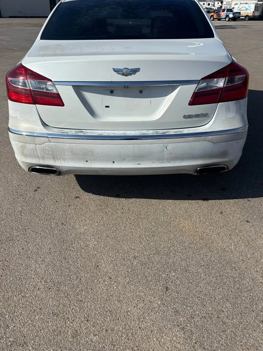 2013 Hyundai Genesis - Image 7 of 12