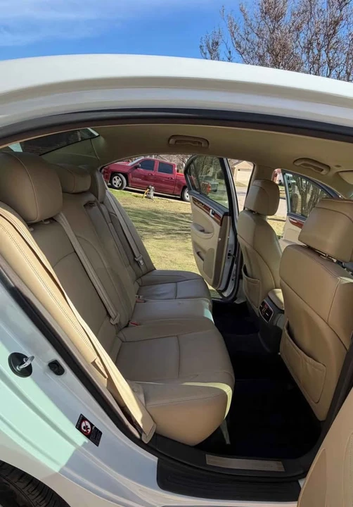 2013 Hyundai Genesis - Image 13 of 19