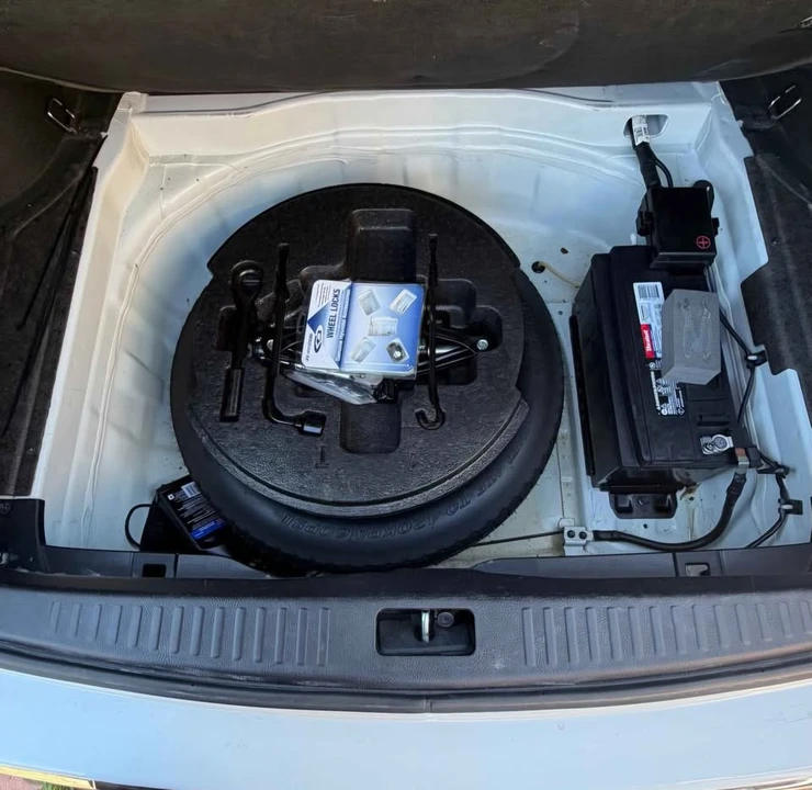 2013 Hyundai Genesis - Image 6 of 19