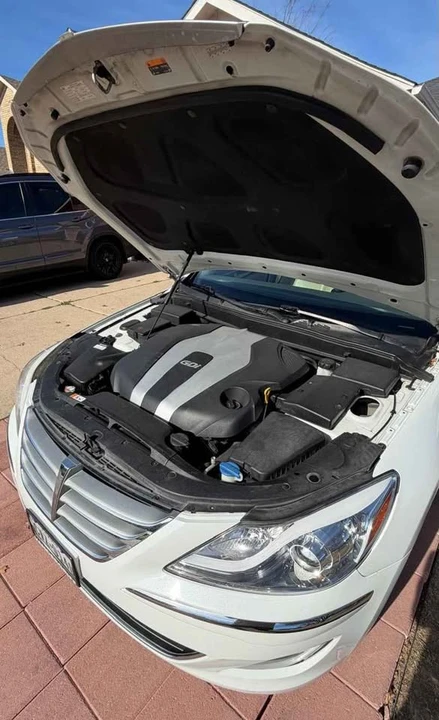 2013 Hyundai Genesis - Image 4 of 19