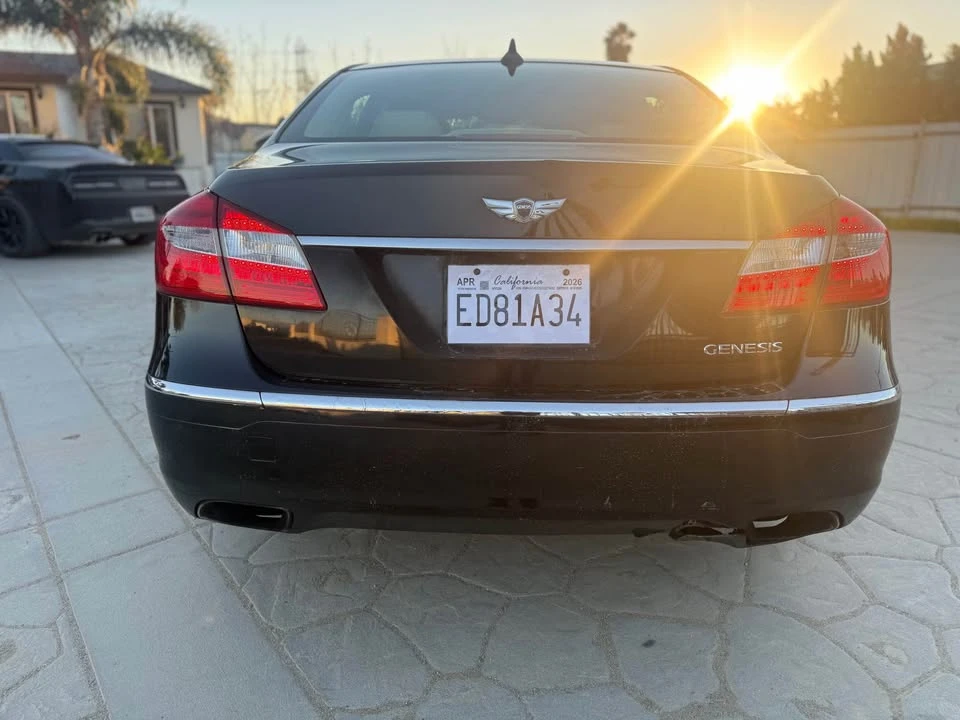 2013 Hyundai Genesis - Image 8 of 17
