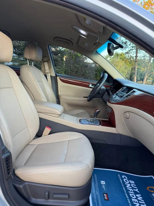 2013 Hyundai Genesis - Image 12 of 19