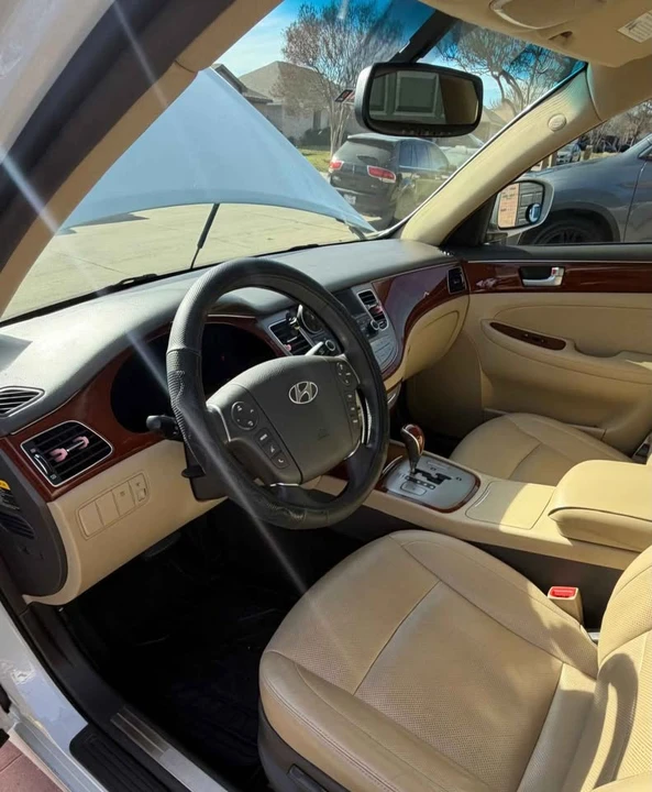 2013 Hyundai Genesis - Image 15 of 19