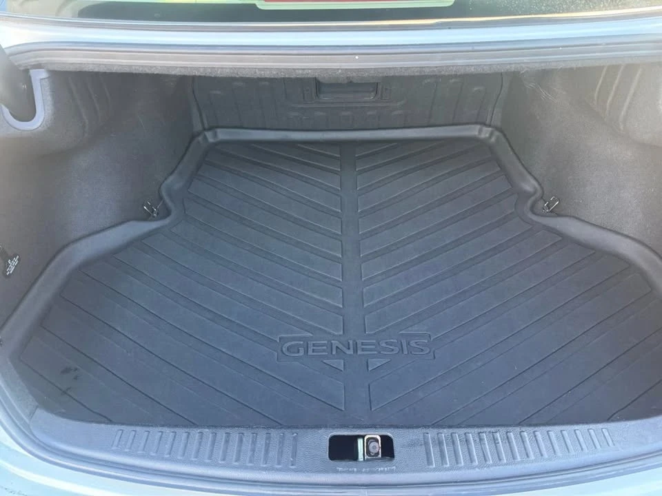 2013 Hyundai Genesis - Image 16 of 17