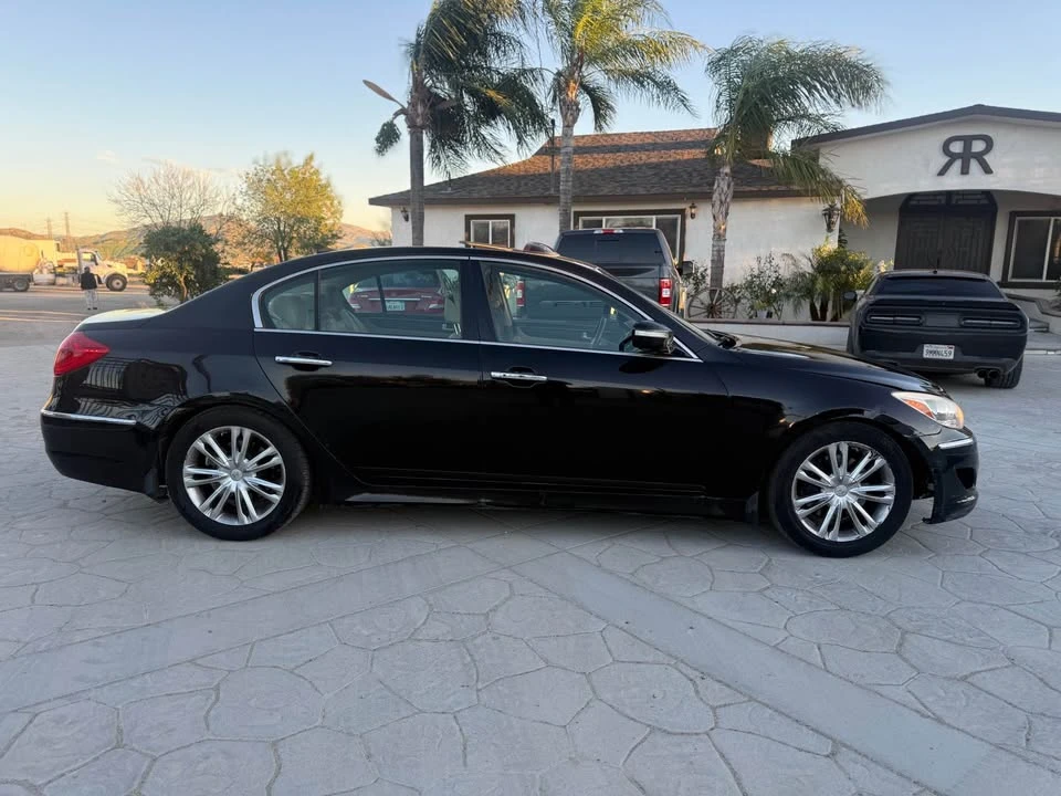 2013 Hyundai Genesis - Image 6 of 17