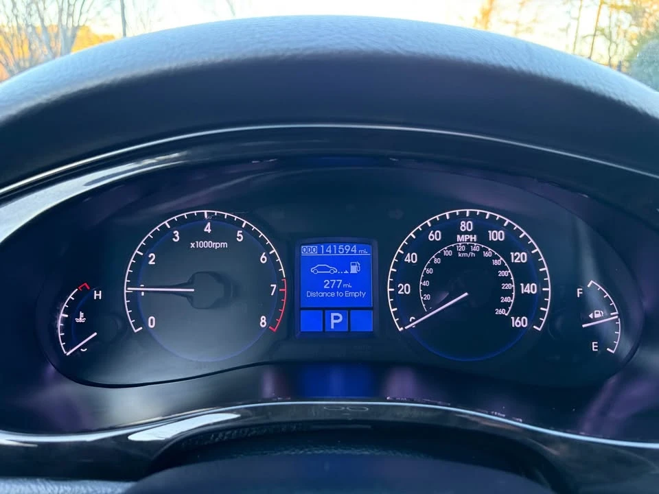 2013 Hyundai Genesis - Image 10 of 18