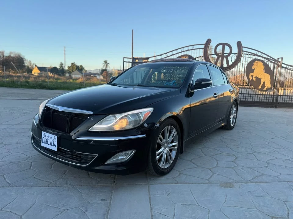 2013 Hyundai Genesis - Image 2 of 17