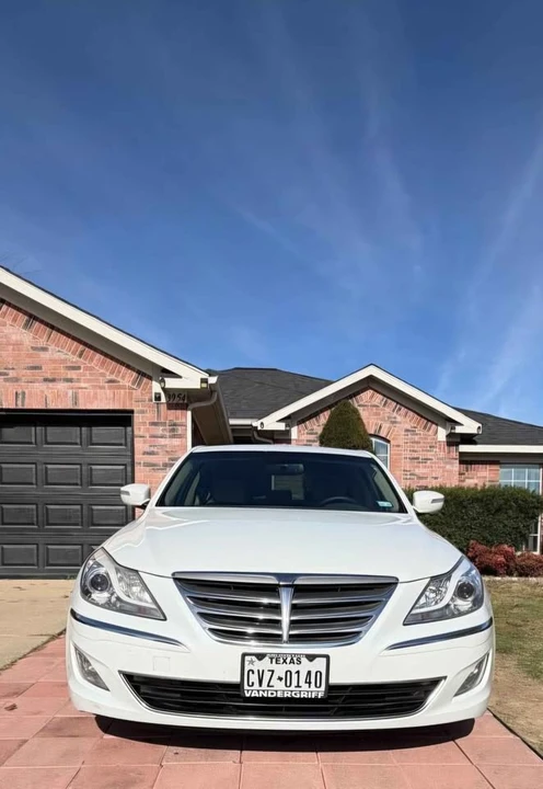 2013 Hyundai Genesis - Image 14 of 19