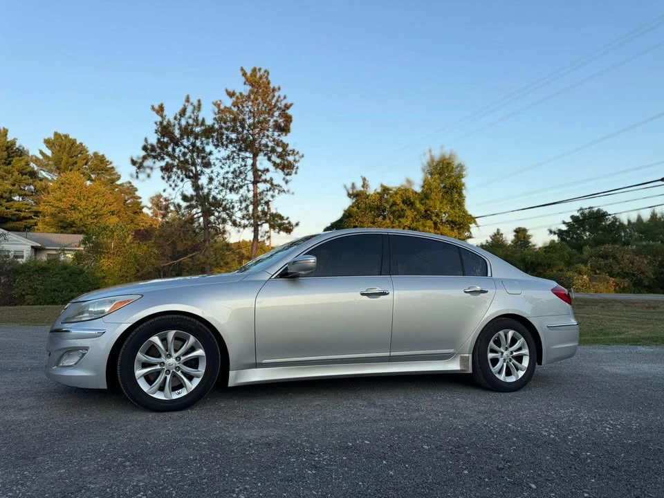 2013 Hyundai Genesis - Image 10 of 19