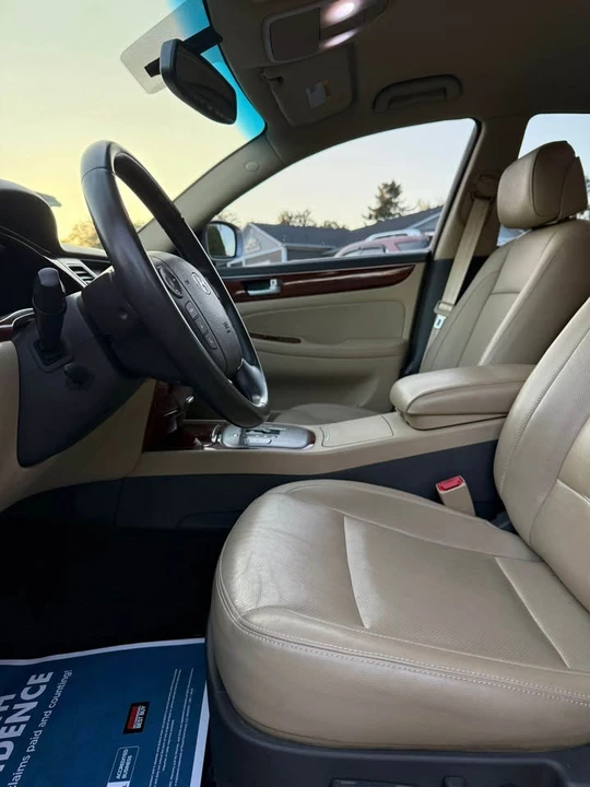 2013 Hyundai Genesis - Image 11 of 19