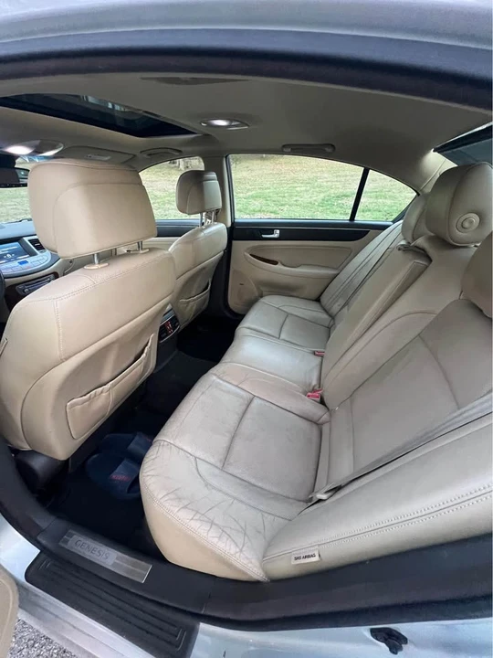 2013 Hyundai Genesis - Image 8 of 17