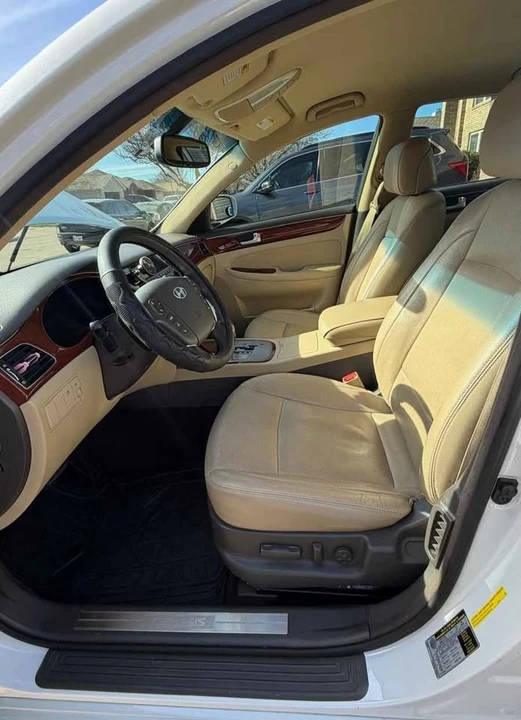 2013 Hyundai Genesis - Image 8 of 19