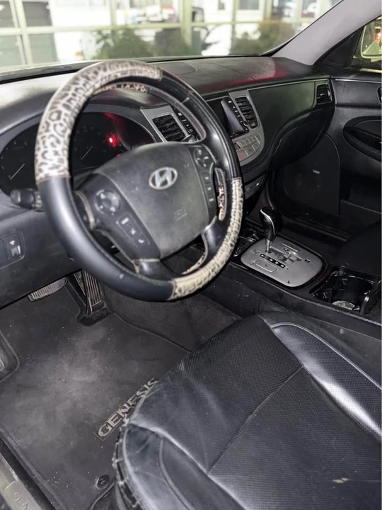 2013 Hyundai Genesis - Image 7 of 8