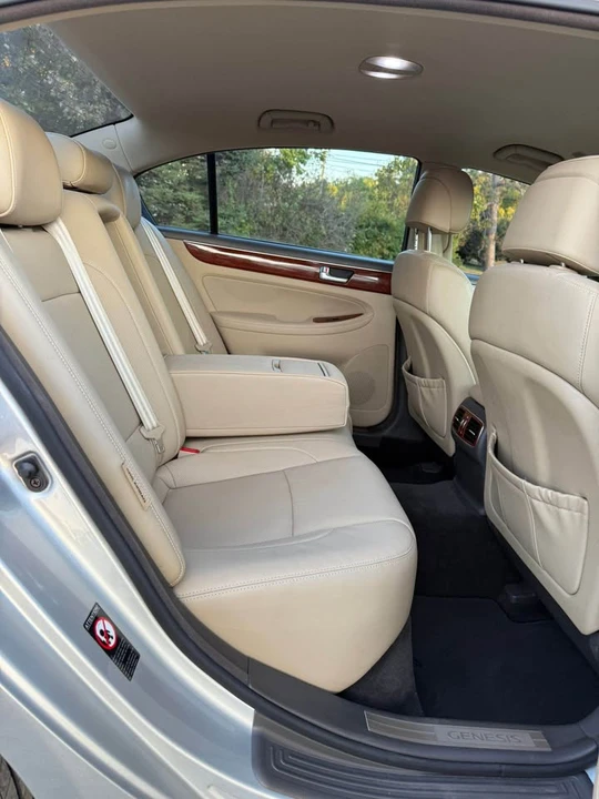 2013 Hyundai Genesis - Image 14 of 19