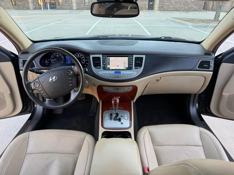 2013 Hyundai Genesis - Image 6 of 17