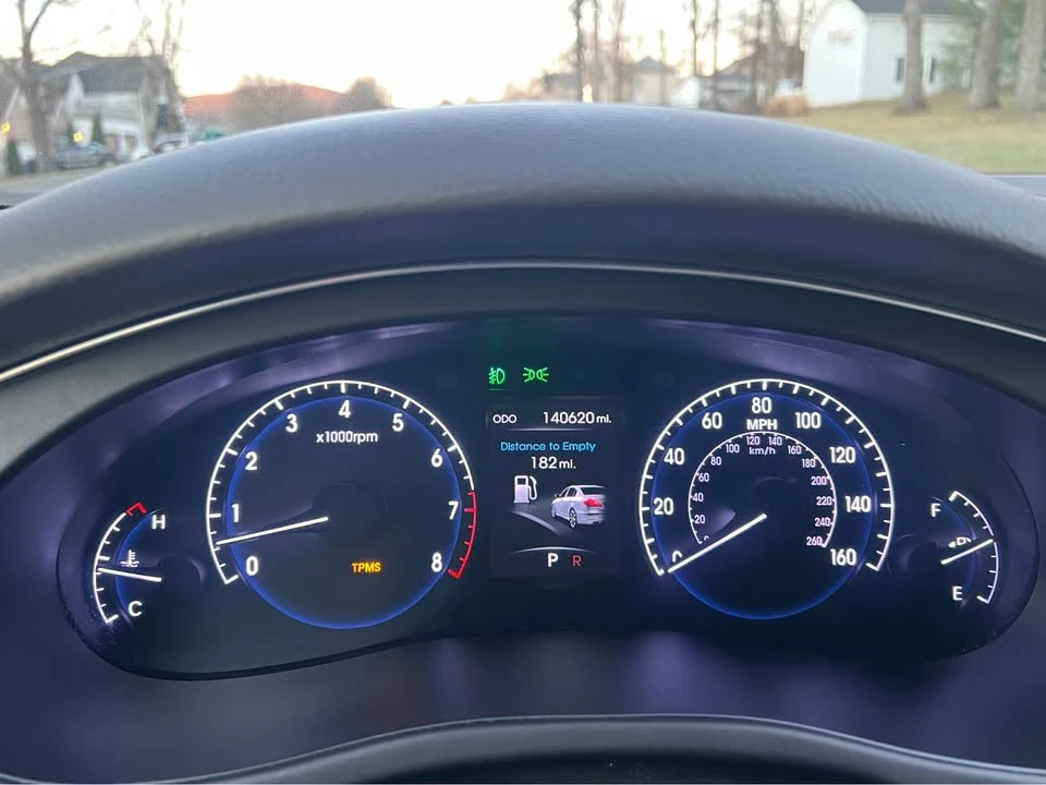2013 Hyundai Genesis - Image 6 of 17