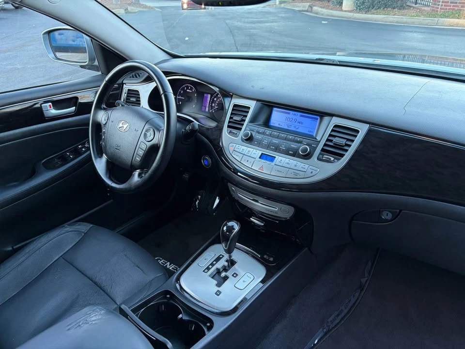 2013 Hyundai Genesis - Image 17 of 18
