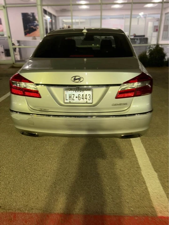 2013 Hyundai Genesis - Image 4 of 8