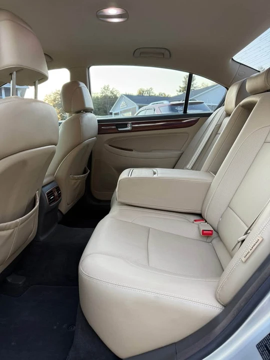 2013 Hyundai Genesis - Image 13 of 19
