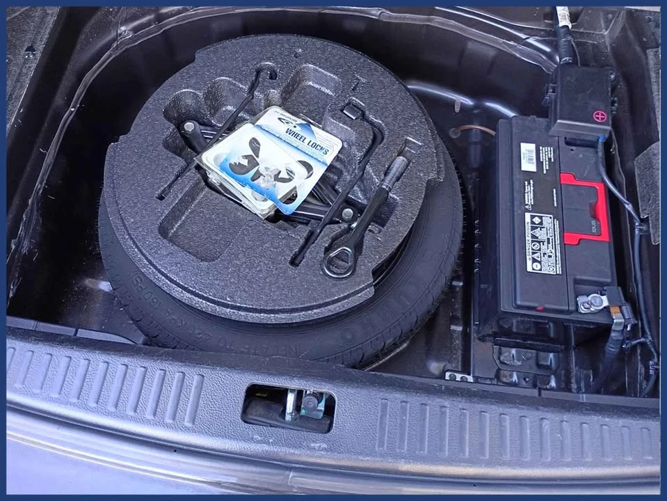 2013 Hyundai Genesis - Image 10 of 11