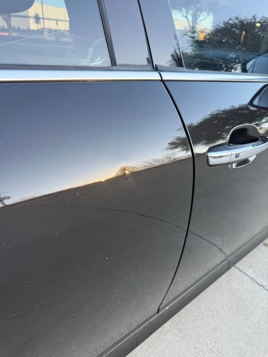 2013 Hyundai Genesis - Image 16 of 17