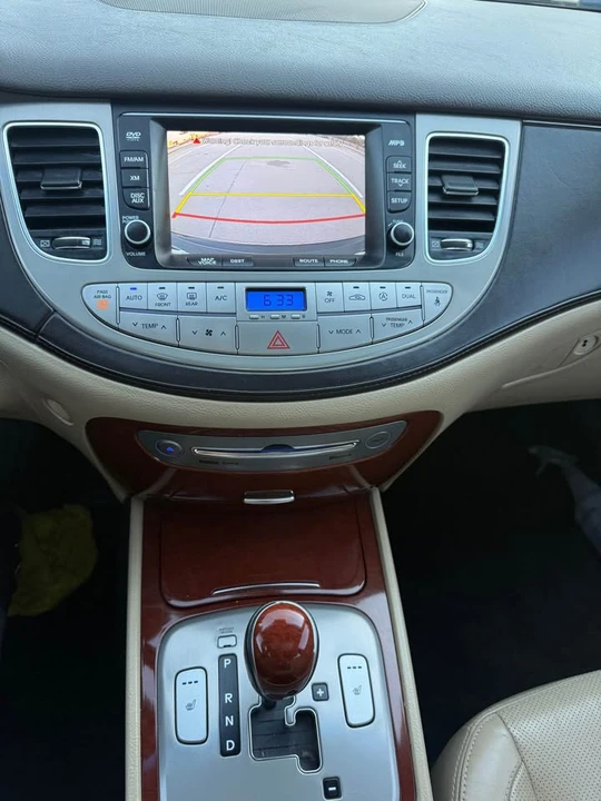 2013 Hyundai Genesis - Image 12 of 17