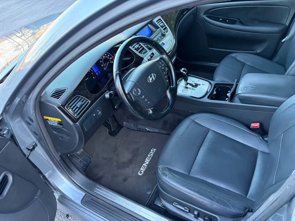 2013 Hyundai Genesis - Image 11 of 18