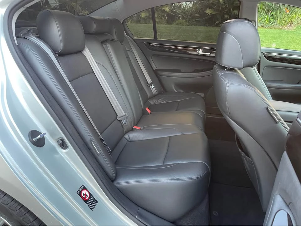 2013 Hyundai Genesis - Image 17 of 19