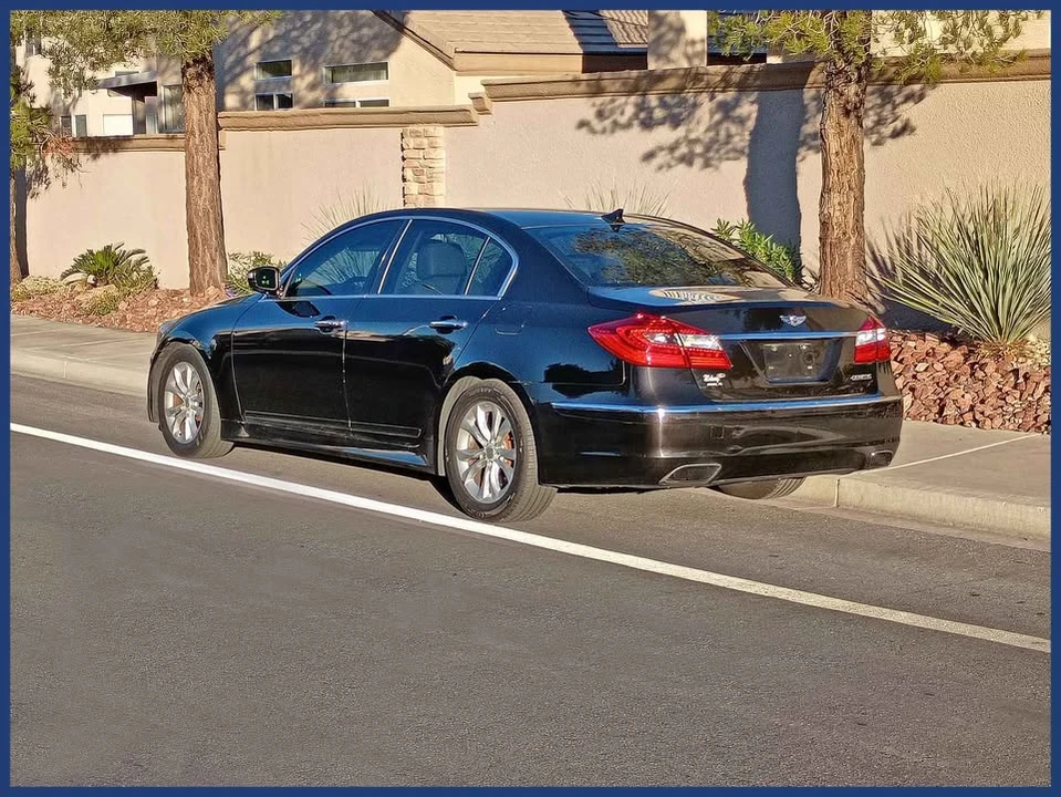 2013 Hyundai Genesis - Image 2 of 11
