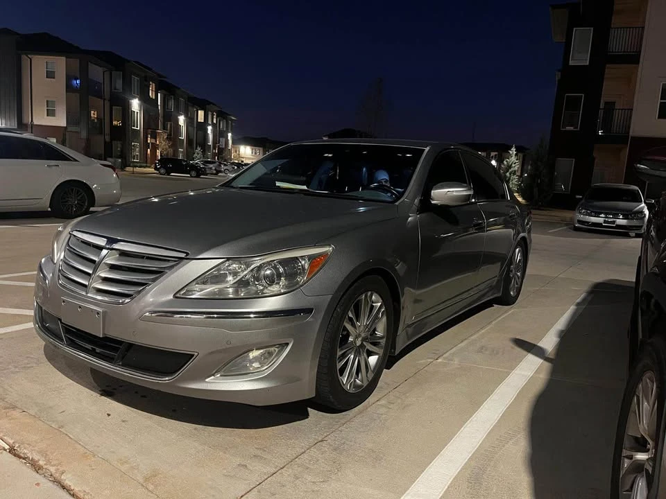 2013 Hyundai Genesis - Image 5 of 12