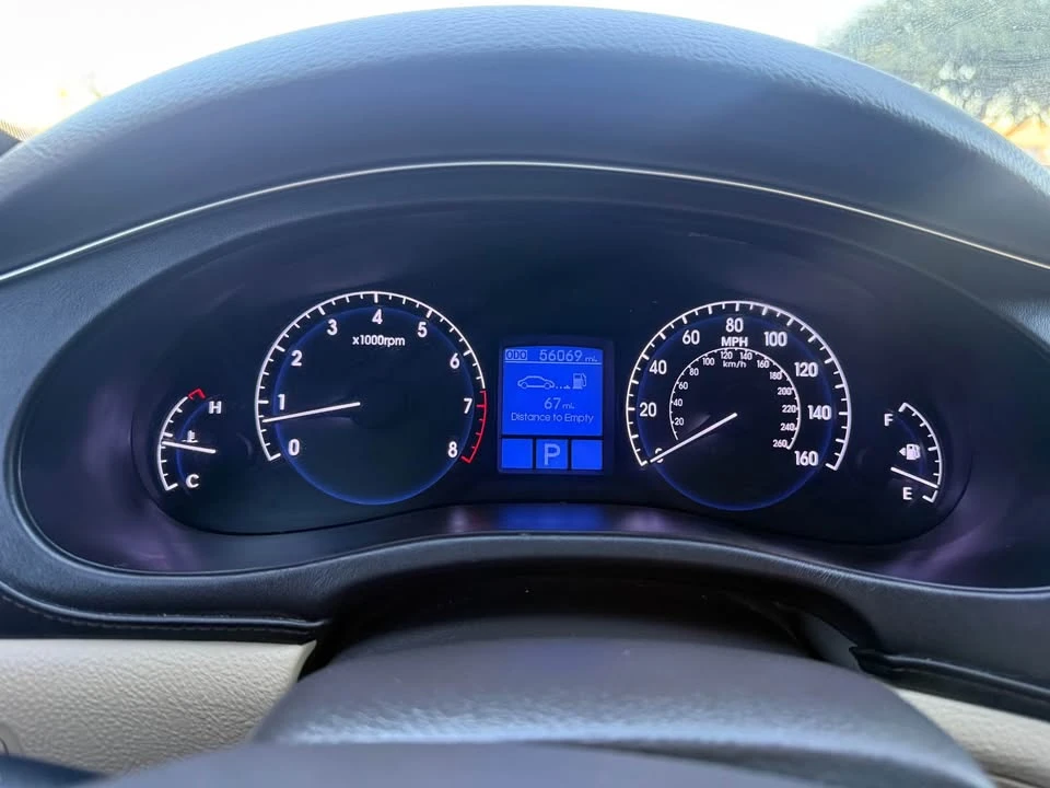 2013 Hyundai Genesis - Image 13 of 17