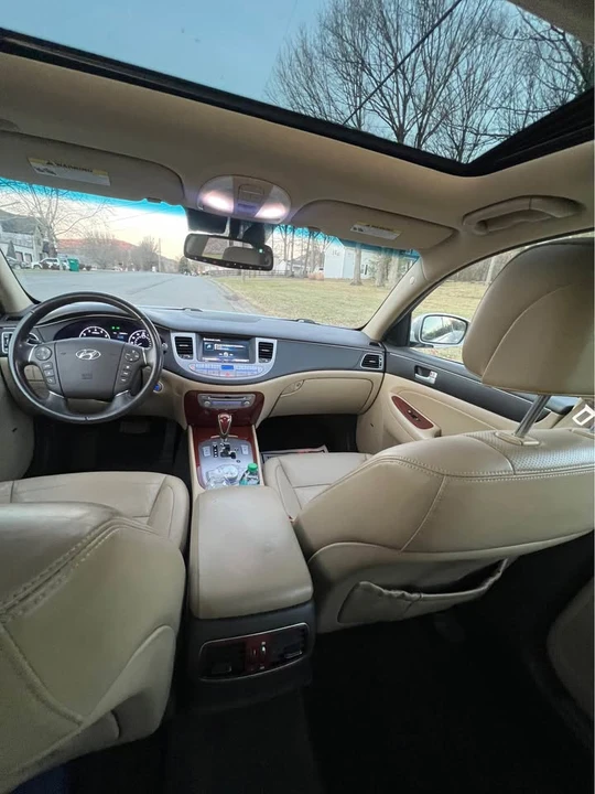 2013 Hyundai Genesis - Image 7 of 17