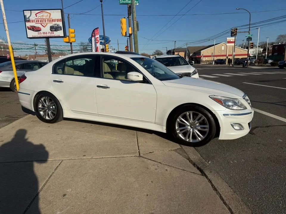 2013 Hyundai Genesis - Image 5 of 18