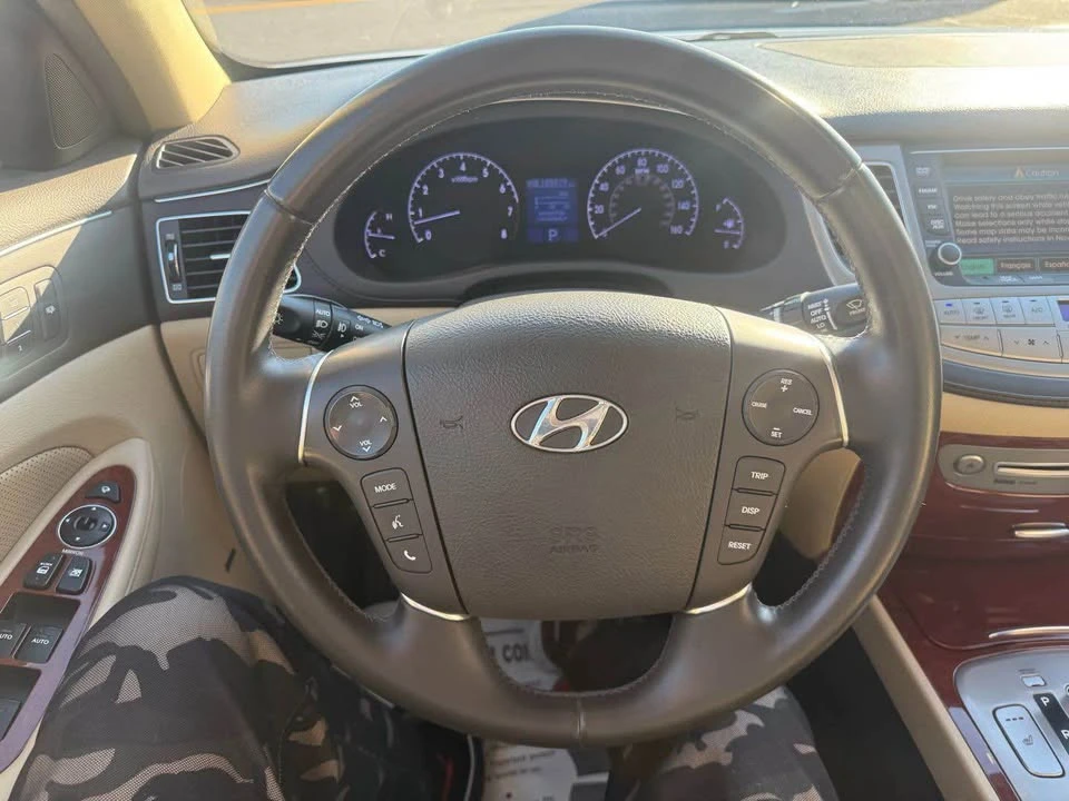2013 Hyundai Genesis - Image 12 of 18