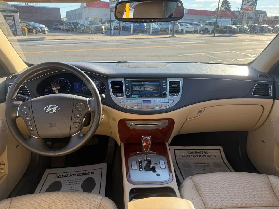 2013 Hyundai Genesis - Image 15 of 18