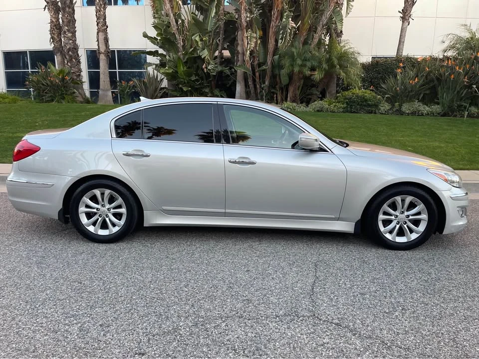 2013 Hyundai Genesis - Image 8 of 19