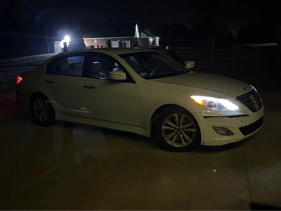 2013 Hyundai Genesis - Image 4 of 4