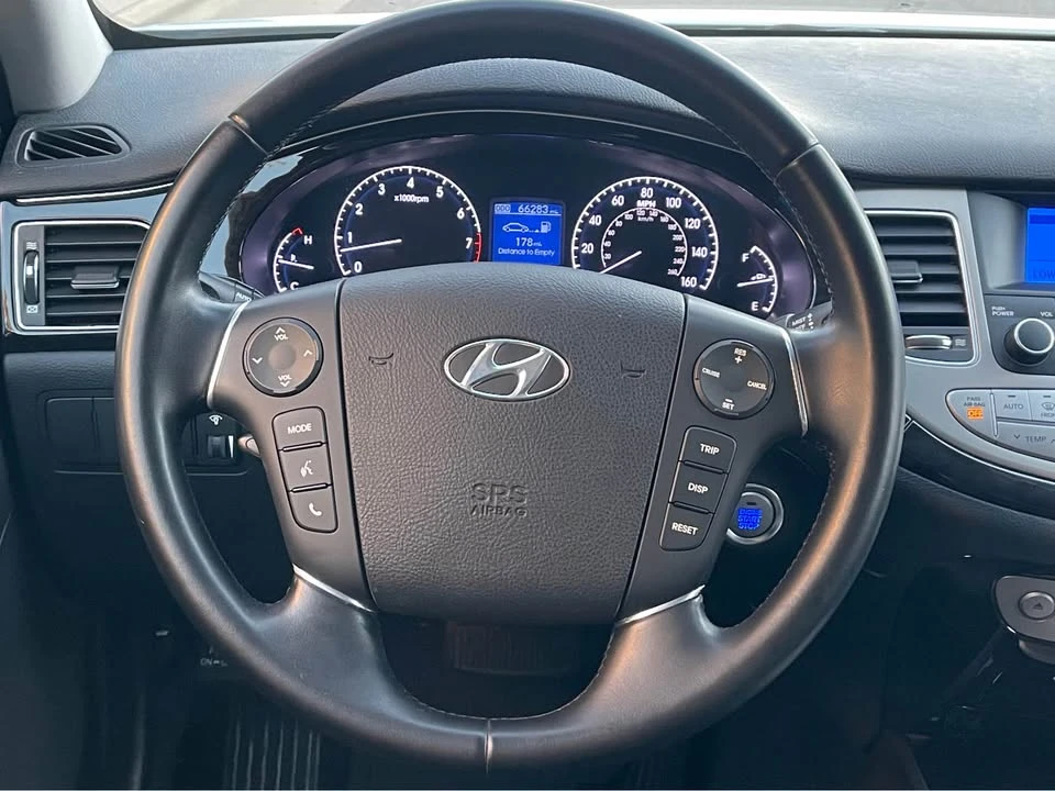 2013 Hyundai Genesis - Image 14 of 19