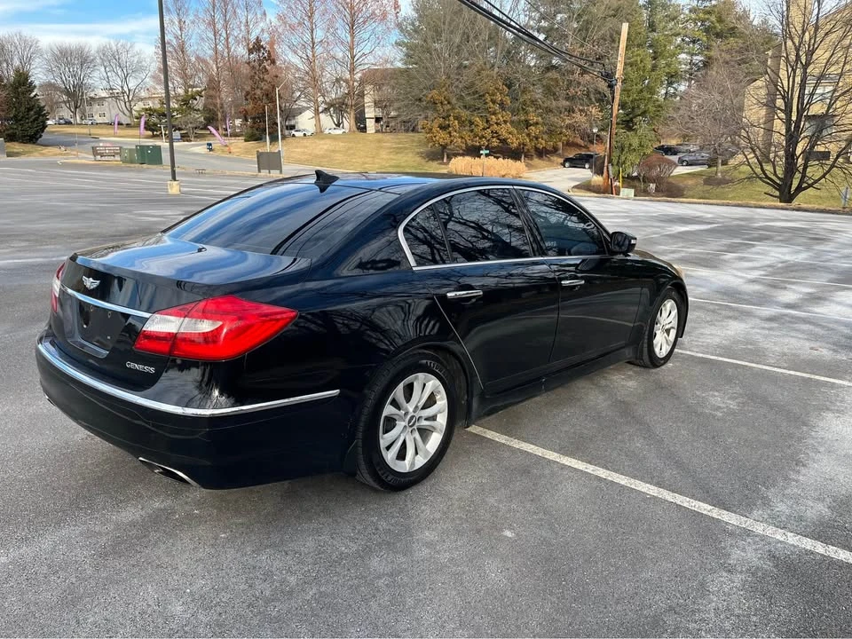 2013 Hyundai Genesis - Image 5 of 11