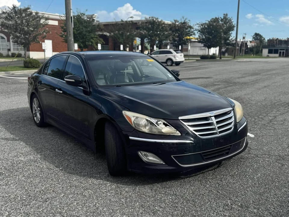 2013 Hyundai Genesis - Image 2 of 14