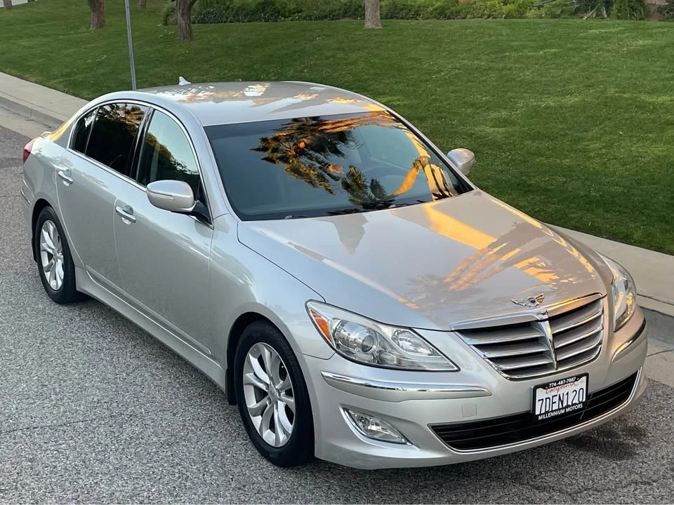 2013 Hyundai Genesis - Image 18 of 19