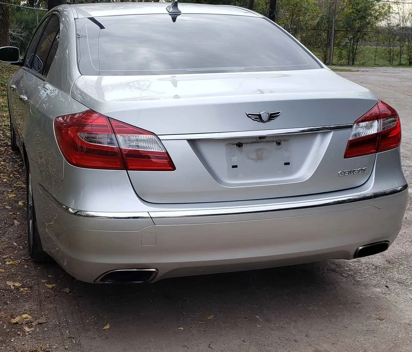 2013 Hyundai Genesis - Image 2 of 11