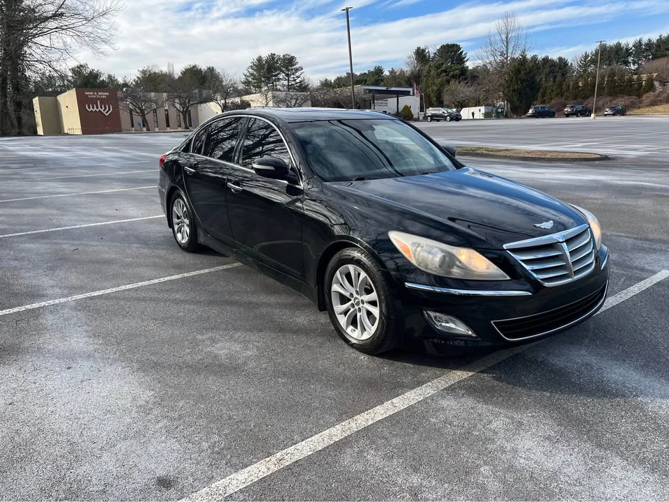 2013 Hyundai Genesis - Image 2 of 11