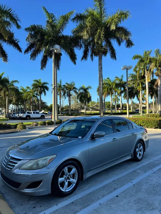 2013 Hyundai Genesis - Image 2 of 6