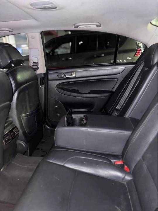2013 Hyundai Genesis - Image 5 of 8