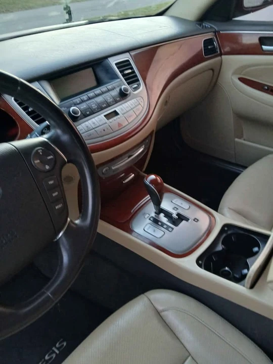 2013 Hyundai Genesis - Image 7 of 7