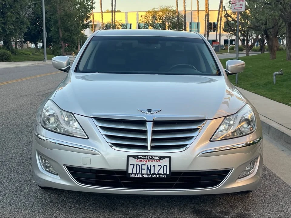 2013 Hyundai Genesis - Image 2 of 19