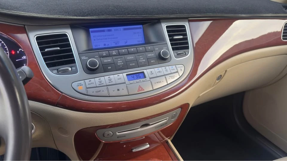 2013 Hyundai Genesis - Image 16 of 17